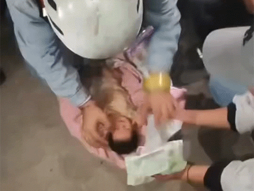मलबे में दबे 18 दिन के बच्चे का रेस्क्यू:इमारतों में अभी भी फंसे लोग; सड़क पर रिलीफ कैंप; वेनेजुएला भूकंप के 20 PHOTOS-VIDEOS