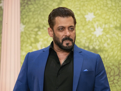 सलमान का परिवार नए मकान में शिफ्ट होगा!:क्या लॉरेंस गैंग की फायरिंग के बाद गैलेक्सी अपार्टमेंट छोड़ेंगे; यहां 1974 से रह रहे