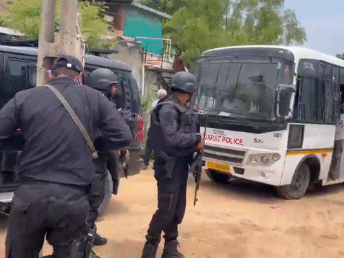 5 आतंकियों को उनके गांव लेकर पहुंची गुजरात ATS:मध्यप्रदेश-गुजरात से गिरफ्तार किए गए थे 8 आतंकी, टेररिस्ट नेटवर्क फैलाने का काम कर रहे थे