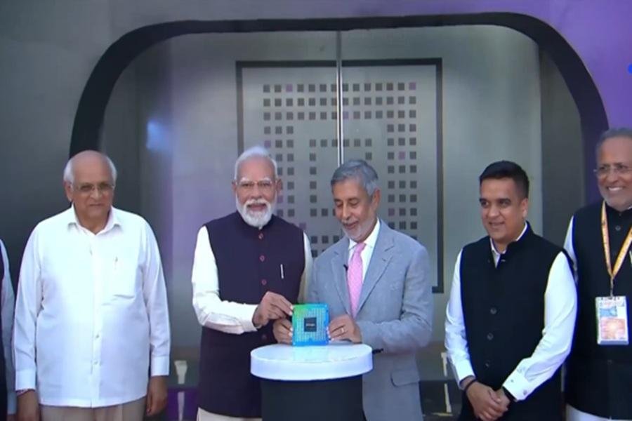 प्रधानमंत्री नरेंद्र मोदी आज गुजरात दौरे पर, साणंद में ₹18,000 करोड़ से अधिक की विकास परियोजनाओं का उद्घाटन और शिलान्यास