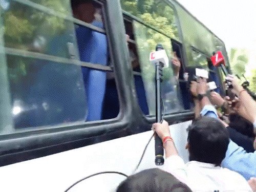 दिल्ली में SIR का विरोध, आप नेता हिरासत में:जंतर-मंतर पर फोर्स तैनात, 11 मेट्रो स्टेशन बंद; CJP मुंबई में प्रदर्शन करेगी